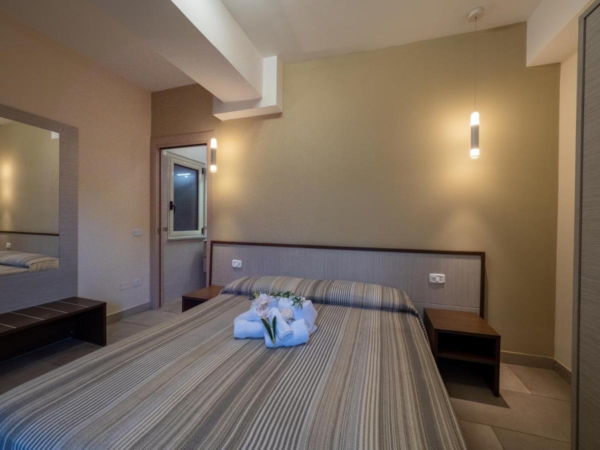 B&B Villa Lisa คอริเลียโน กาลาโบร ภายนอก รูปภาพ