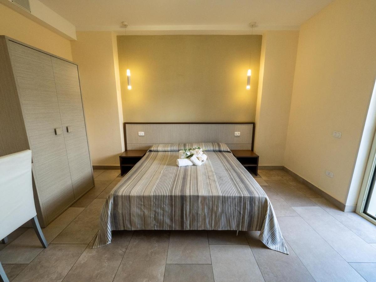 B&B Villa Lisa คอริเลียโน กาลาโบร ภายนอก รูปภาพ