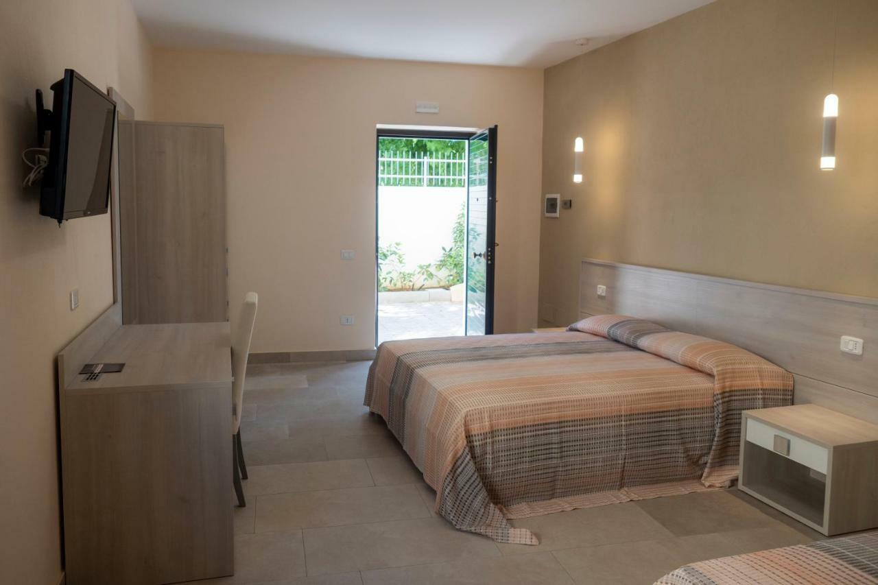 B&B Villa Lisa คอริเลียโน กาลาโบร ภายนอก รูปภาพ