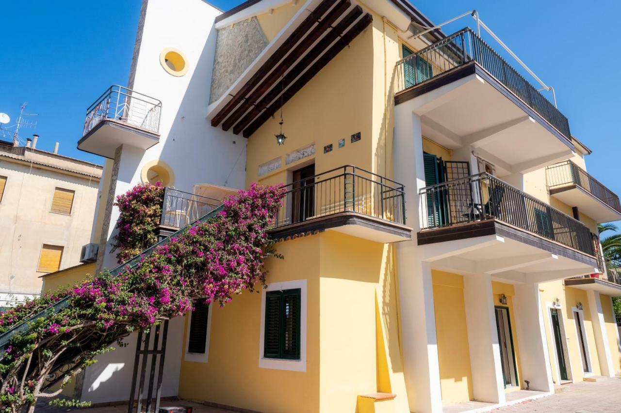 B&B Villa Lisa คอริเลียโน กาลาโบร ภายนอก รูปภาพ